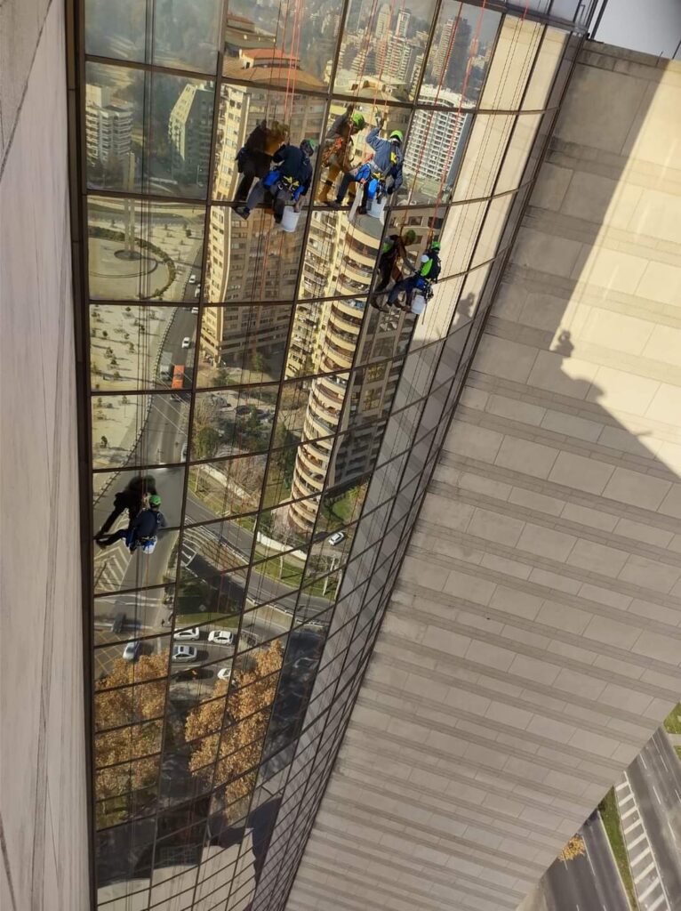 LIMPIEZA DE VIDRIOS Y FACHADAS